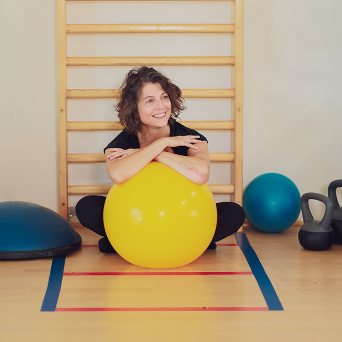 Verena Knam Rückbildung Ball Therapie